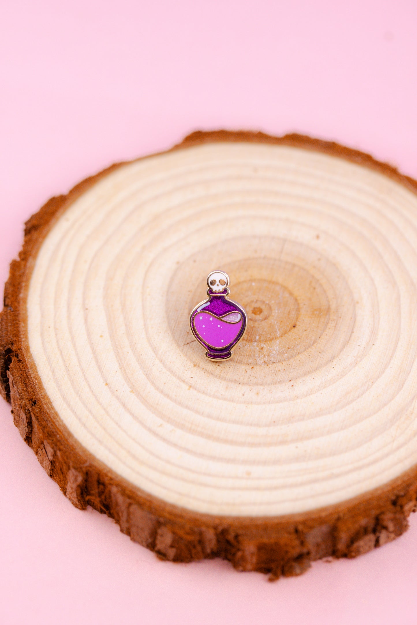 Mini Garotting Gas Potion Pin