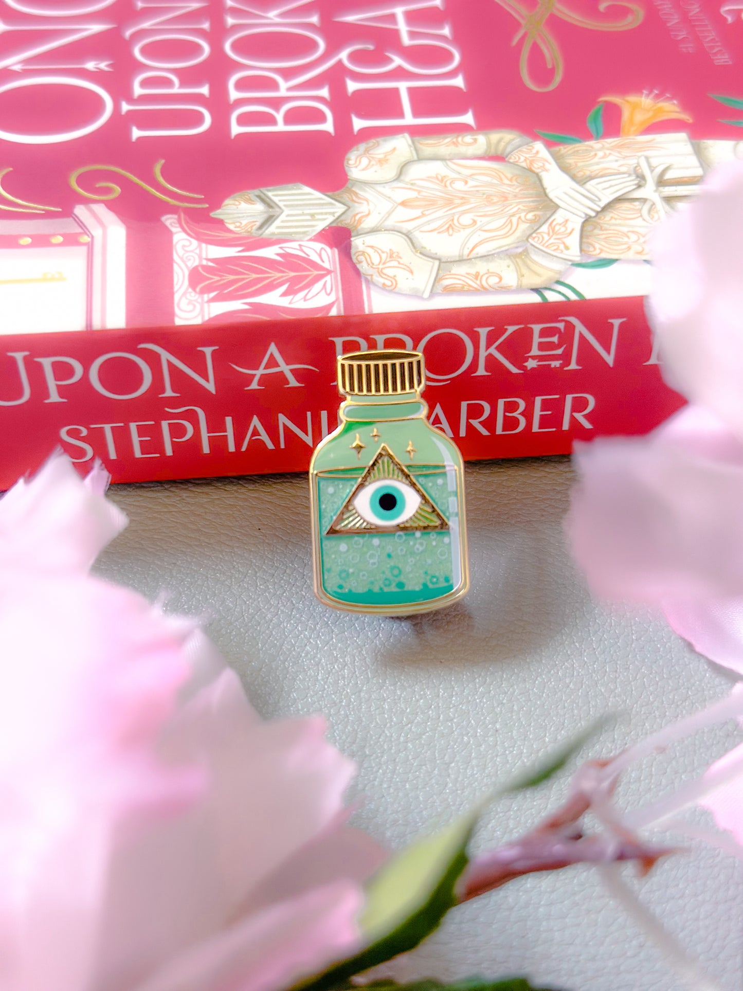 Wideye Potion Pin