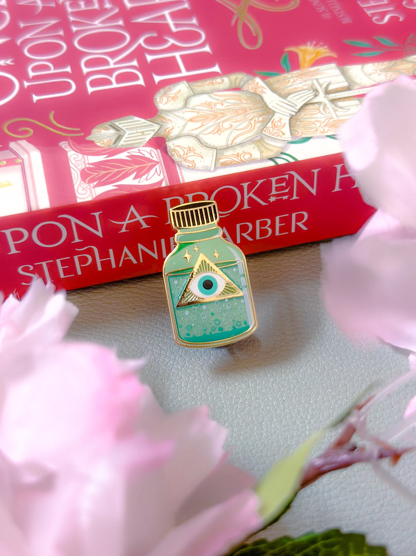 Wideye Potion Pin